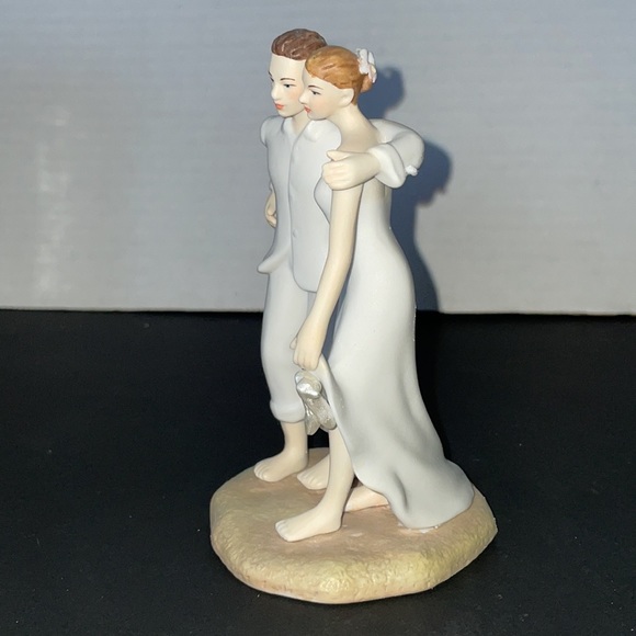 Wedding Cake Topper Bride Groom Embrace On The Beach Wedding Anniversary Decor - Picture 4 of 8